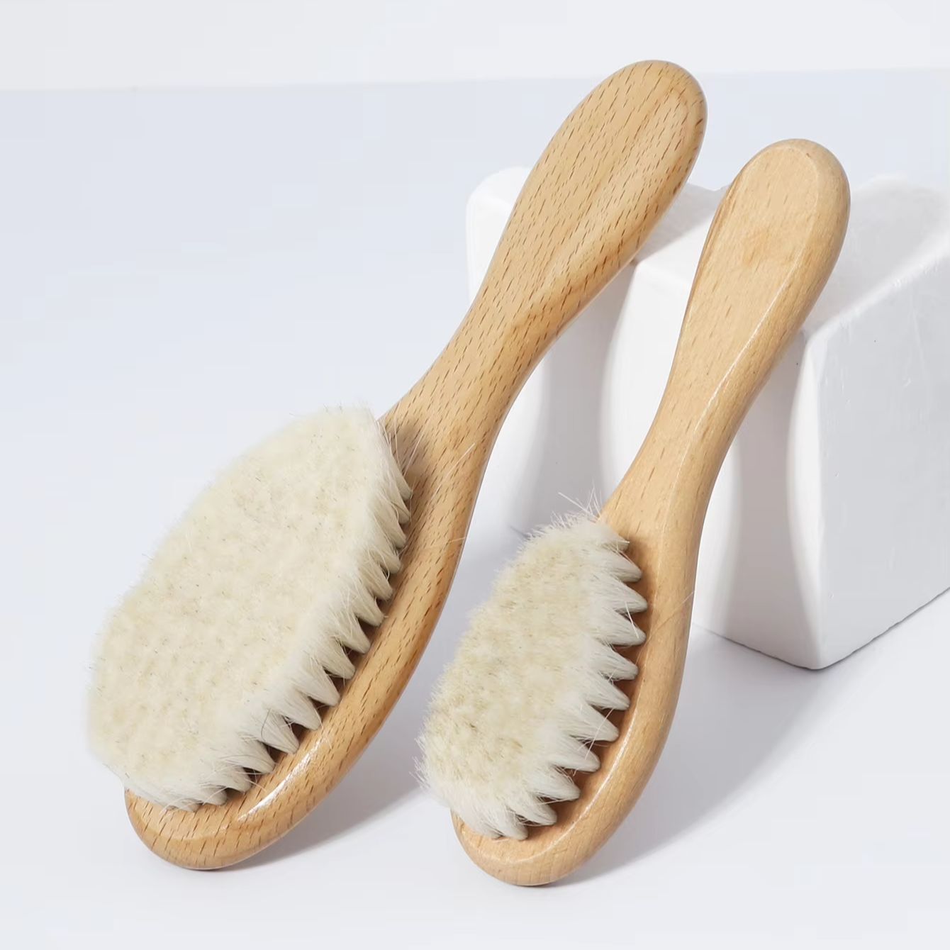 Hair Care Essential - Brosse en bois ultra-douce en poils