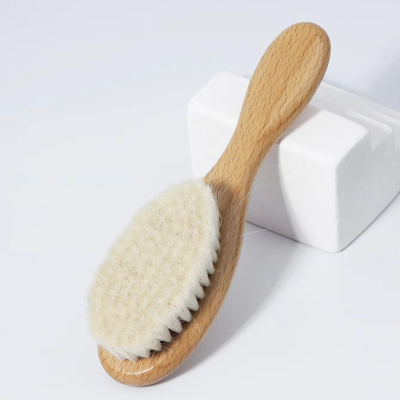 Brosse en bois ultra-douce en  - Hair Care Essential avis et prix