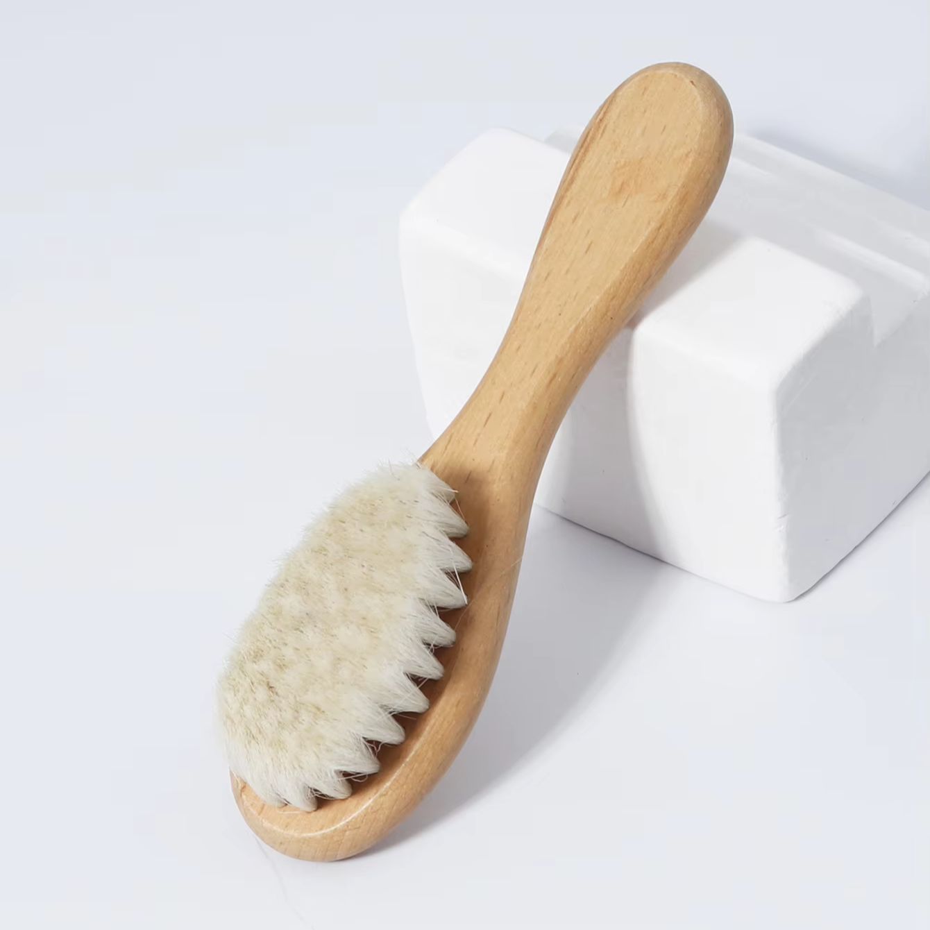 Brosse en bois ultra-douce en  - Hair Care Essential avis et prix